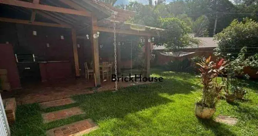 Casa com 3 dormitórios para alugar, 200 m² por R$ 7.500,00/mês - Cambará - São Roque/SP