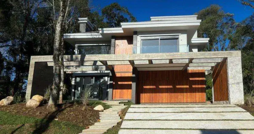 Casa 03 Dorm. à venda no Bairro Carniel com 356 m² de área privativa - 2 vagas de garagem