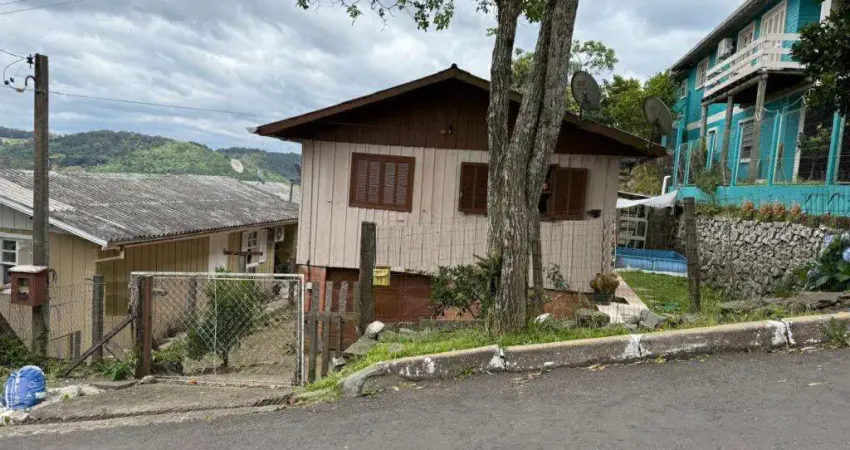 Casa 02 Dorm. à venda no Bairro Floresta com 85 m² de área privativa - 1 vaga de garagem