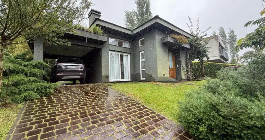 Casa 03 Dorm. à venda no Bairro Alphaville com 233 m² de área privativa - 2 vagas de garagem