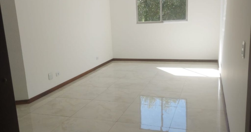 Lindo apartamento amplo no bairro Tingiu no Bacacheri em Curitiba
