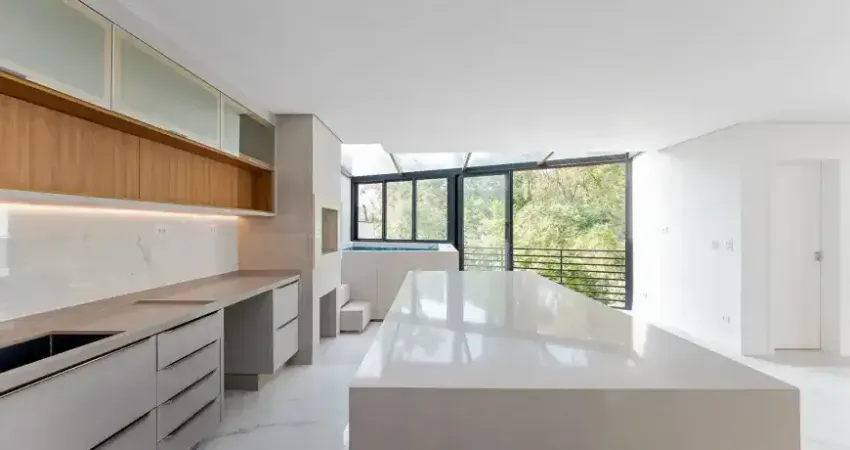 Belíssima Casa com 300m2 sendo 3 Suítes 3 vagas amplo quintal