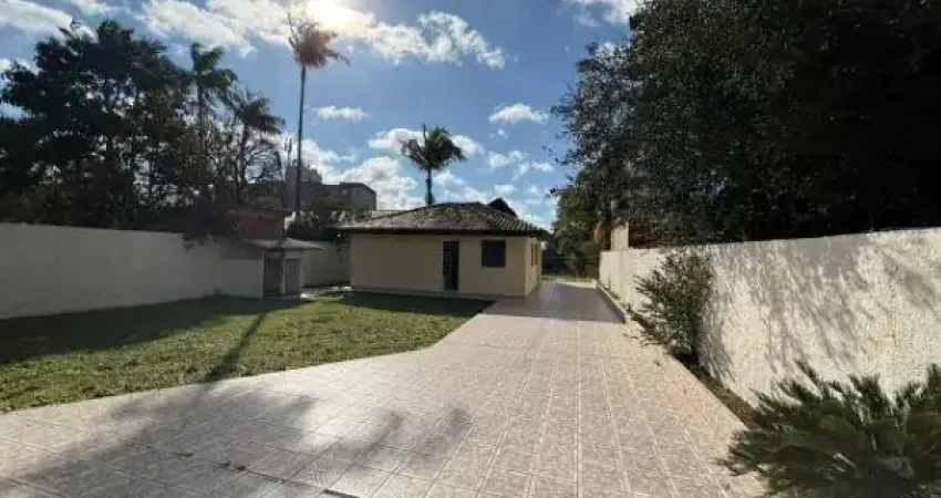 Oportunidade de terreno para construção ou uma casa linda e aconchegante para você e sua família.