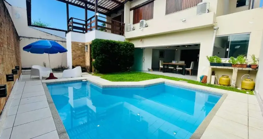 Belíssima Casa com 4 Quartos e 3 Suítes no Itaigara, Salvador-BA  350m²  Varanda Gourmet  Piscina  Energia Solar  R$1.750.000,00