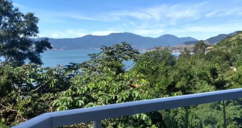 Sobrado em condomínio de 140m² com 2 suítes com vista para o mar em são sebastião-sp