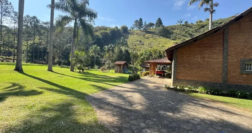 Chácara de 22000m² e casa com 3 dormitórios e nascente em jacarei