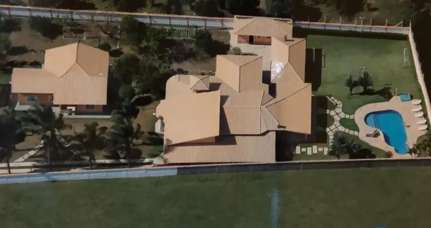 Chácara de 4600m² com 4 dormitórios e casa de caseiro no Veraneio Ijal em Jacareí