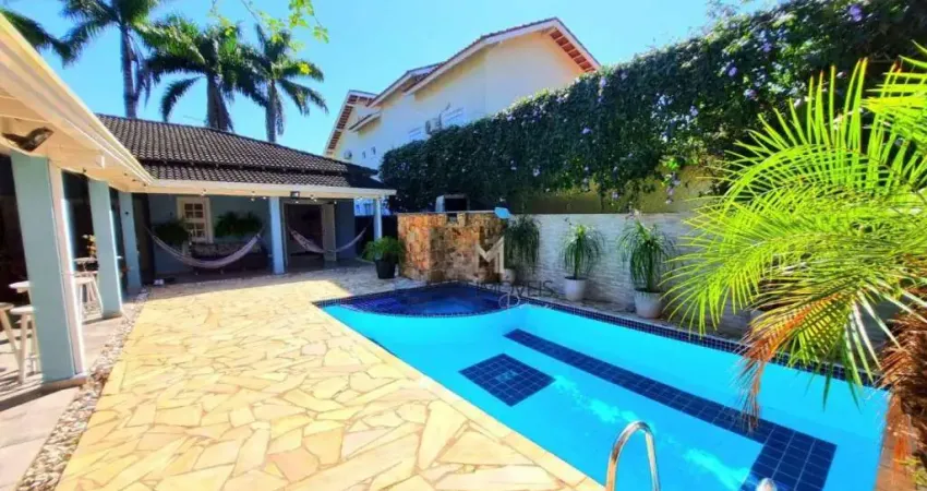 Aconchegante casa térrea em condomínio fechado na praia de Pernambuco no Guarujá