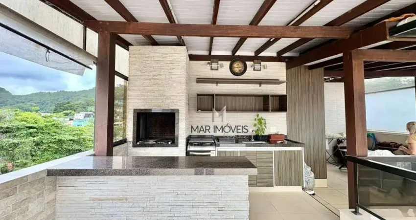 Cobertura reformada á venda na praia da enseada/mar imóveis prime.