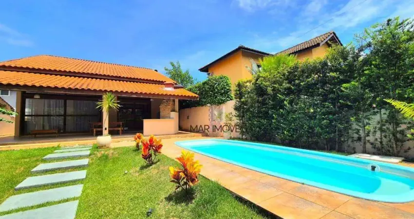 Aconchegante casa em excelente localização dentro de condomínio fechado de alto padrão na região da praia de Pernambuco no Guarujá!