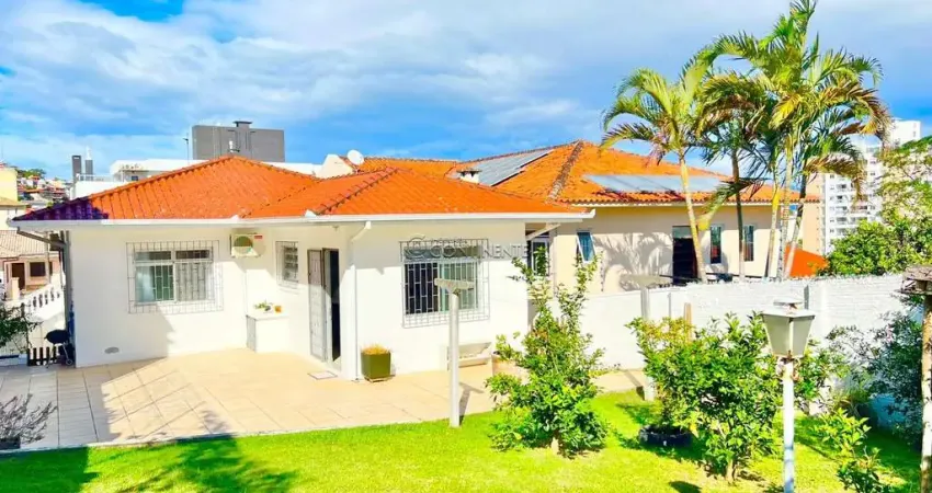Casa com 5 quartos à venda na Rua Joaquim Fernandez de Oliveira, 247, Abraão, Florianópolis