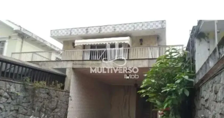 Comprar Casa com 4 Dormitórios no Boqueirão em Santos