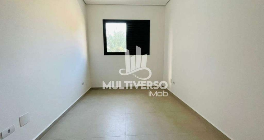 Casa sobrado sobreposta baixa 2 dormitórios na Aparecida em Santos