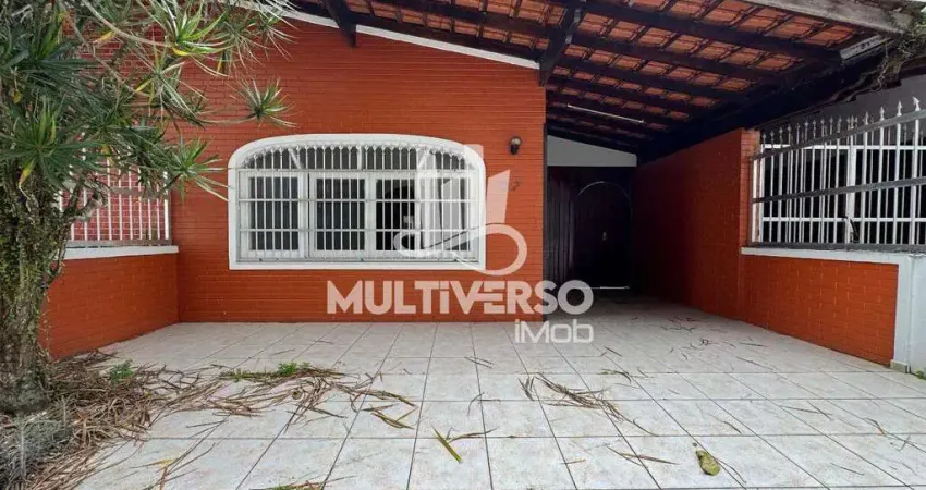 Casa geminada à venda no bairro tupi – a poucos passos da praia