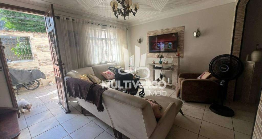 Casa com dois andares e edícula no bairro da Vila Mathias – Santos/SP