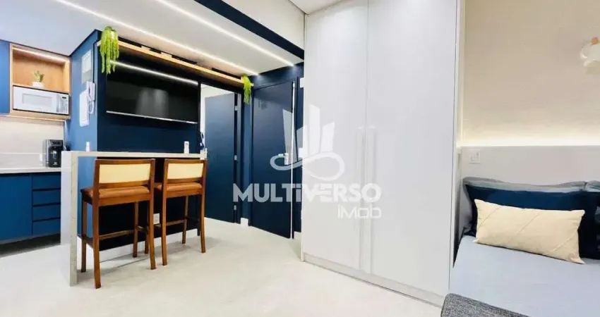Impecável Kitnet sala living porteira fechada PÉ NA AREIA em Santos