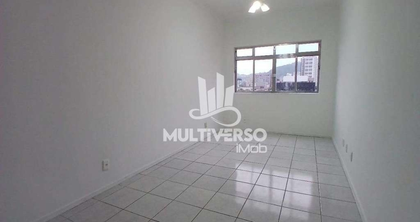 Apartamento amplo 02 dormitórios 02 banheiros vaga de garagem elevador e portaria 24h na Vila Mathias em Santos - SP