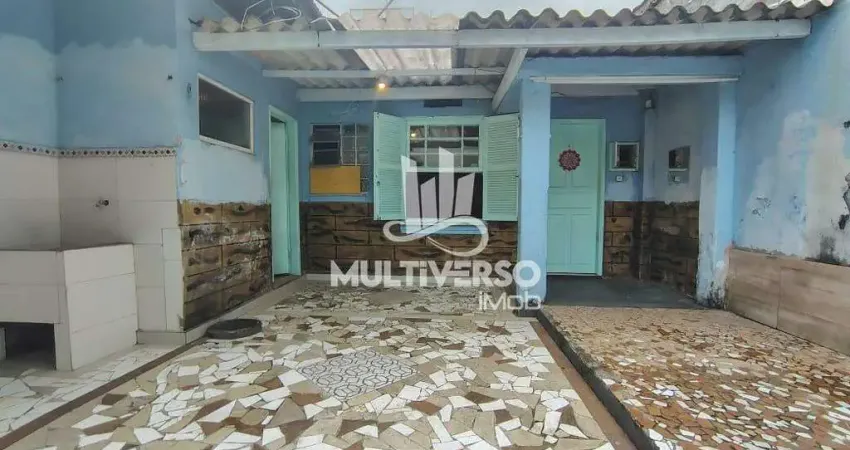Casa com Quintal, 01 Dormitório, 51,20m², Embaré, Ótima Localização, R$310.000,00