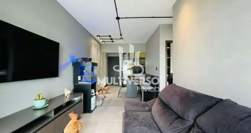 Apartamento 02 dormitórios sala ampla e arejada com sacada, móveis planejados e área de lazer completa