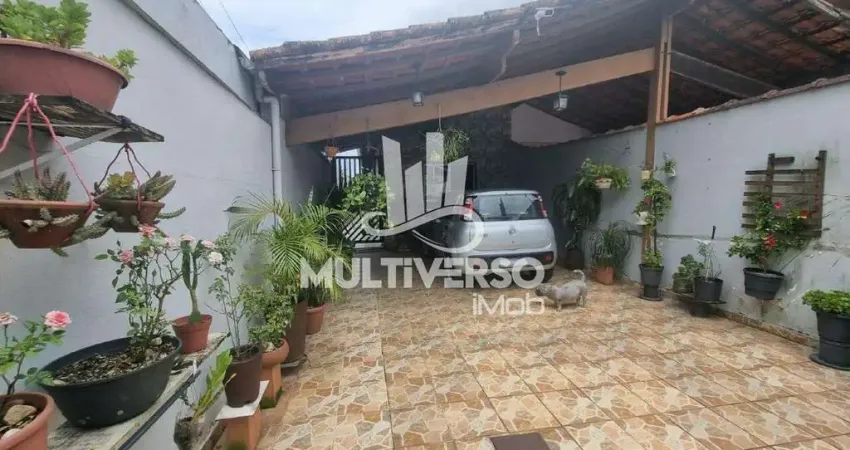 Casa geminada com 3 dormitórios e área gourmet a 180 metros da praia