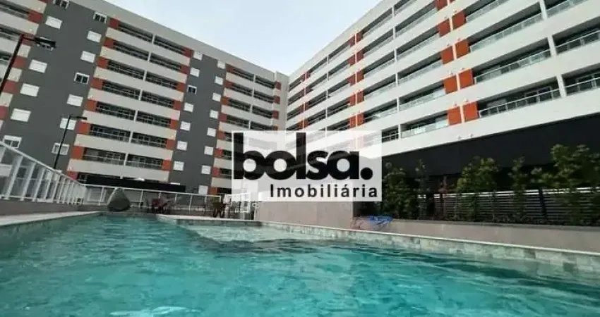 FLY RESIDENCE MOBILIADO COM FRENTE PARA PISCINA ! !