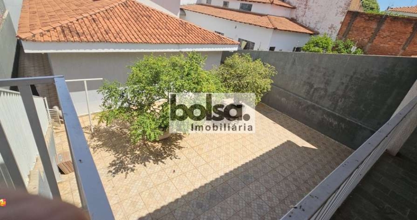 Casa para venda com 3 quartos , linda casa quintal amplo