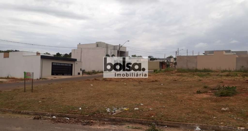 Terreno de esquina para venda com 250 m² em Conjunto Habitacional Isaura Pitta Garms, Bauru - SP