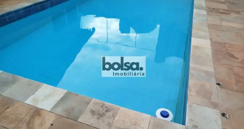 Casa  toda construída com tijolinhos, excelente localização, tanto residencial como comercial.