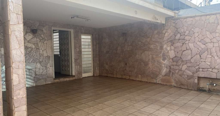 Excelente  residencia ampla, com total segurança , localização excelente