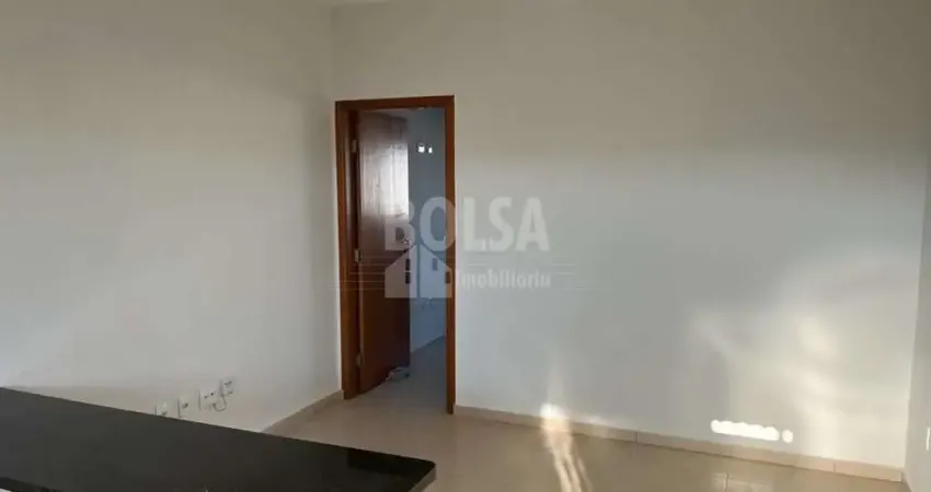 Apartamento amplo ,arejado próximo a FIB
