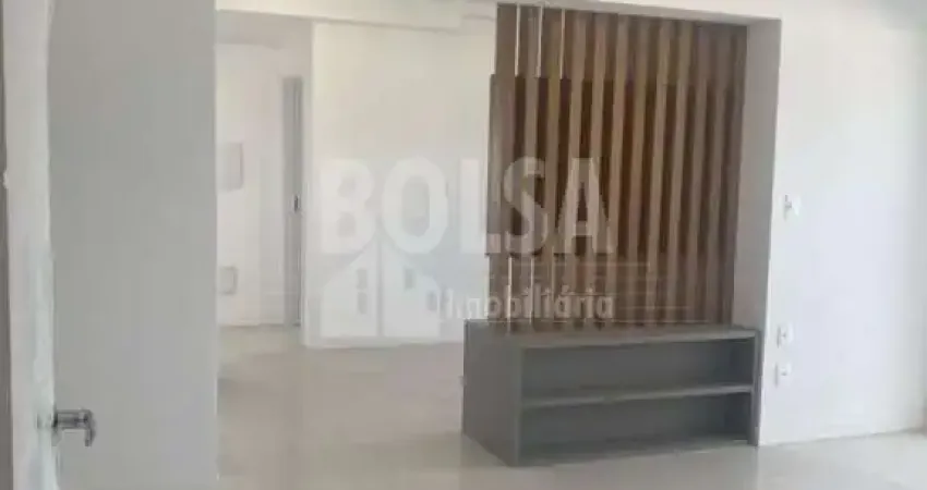 Lindo apartamento com varanda gourmet , completíssimo em armários, ar condicionado , muito bem local