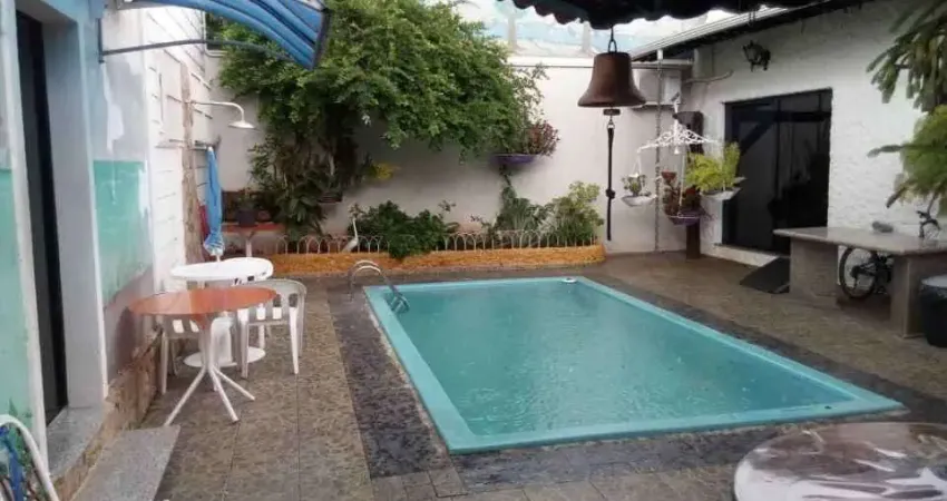 Casa com 3 quartos para alugar na Vila Carolina, Bauru 