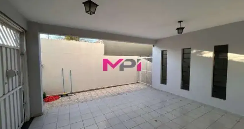 CASA À VENDA VILA GALVÃO - JUNDIAÍ/SP  Terreno de 151,60m²  - Área construída de 196m²  - Três pavimentos