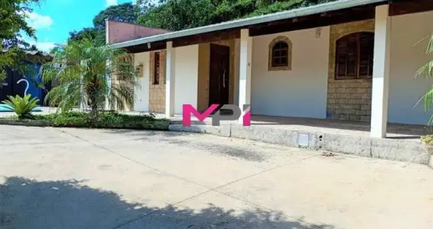 Chácara à Venda no Bairro Roseira em Jundiaí - 1.002m² com Piscina e Edícula