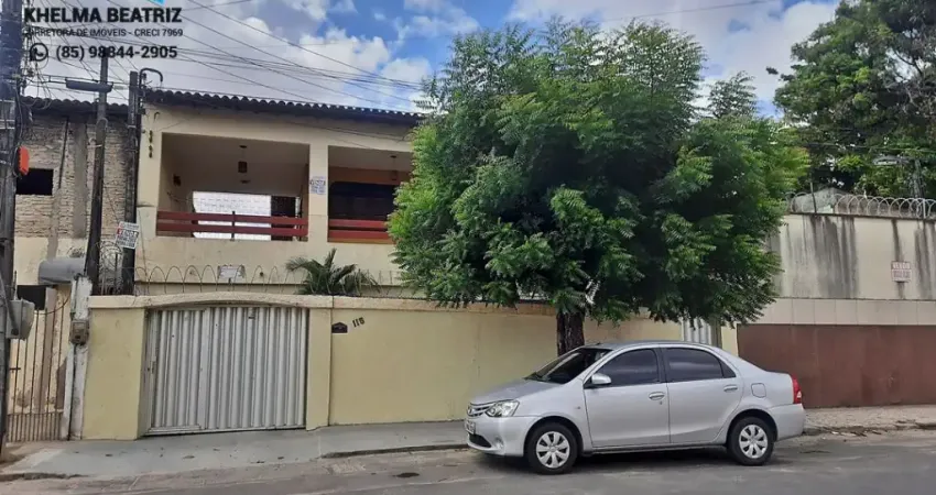 Casa duplex, 7 dormitórios, varandão, quintal com galpão, Parquelândia