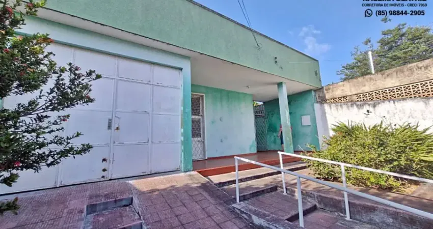 Vendo casa plana com amplo terreno, bairro de fátima, próx. ao novo mercantil são luiz da aguanambi