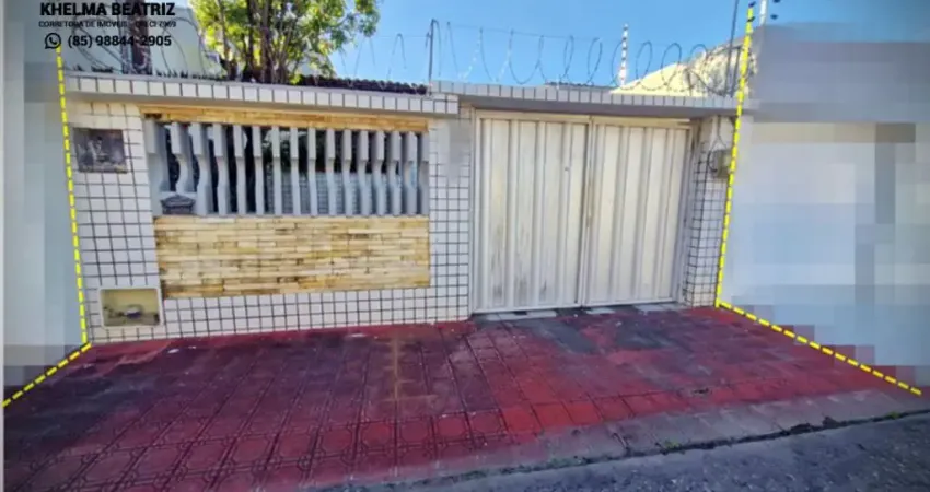 Vendo casa plana com 3 quartos, quintal, na Parquelândia próximo à loja Couro Fino