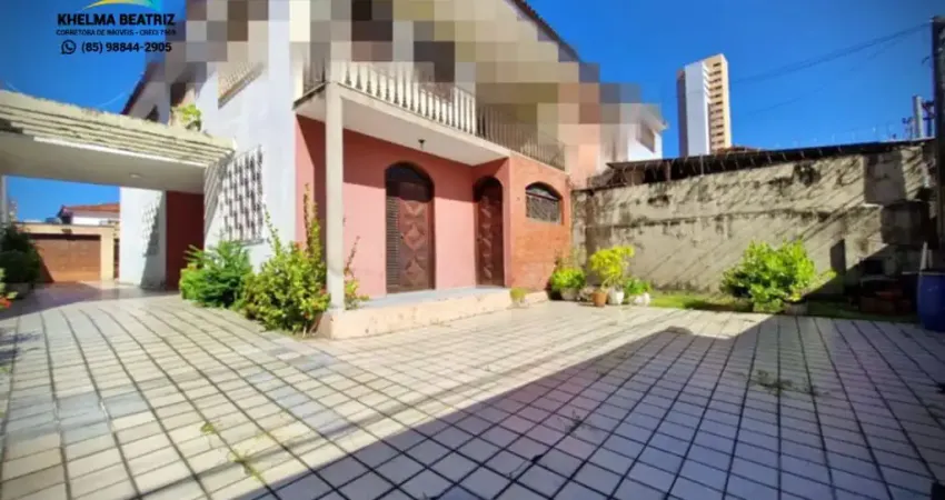 Vendo casa plana com amplo terreno, 3 quartos, DCE,  deck e piscina, na Rua Solon Pinheiro