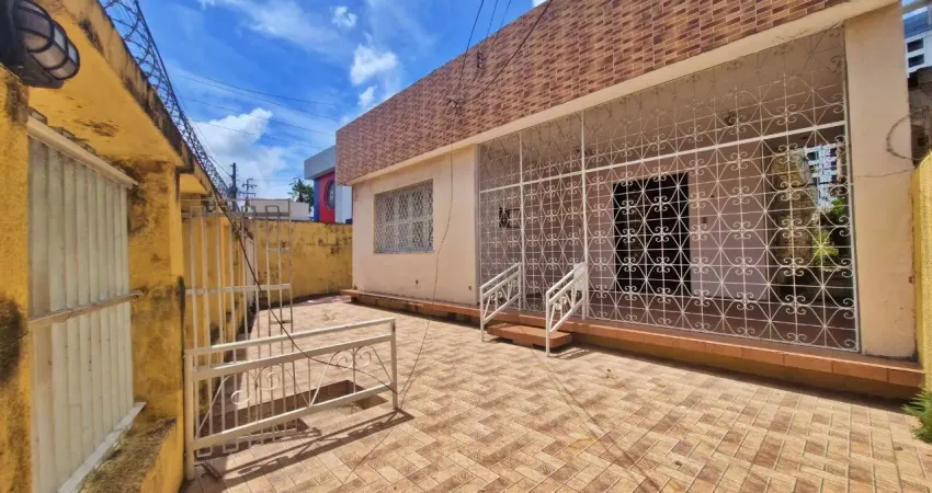 Vendo casa ampla, toda solta, com 4 quartos, próx ao north shopping, parquelândia