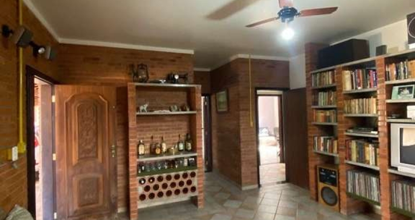 Casa com 3 dormitórios à venda, 238 m² por R$ 750.000,00 - Parque Senhor do Bonfim - Taubaté/SP