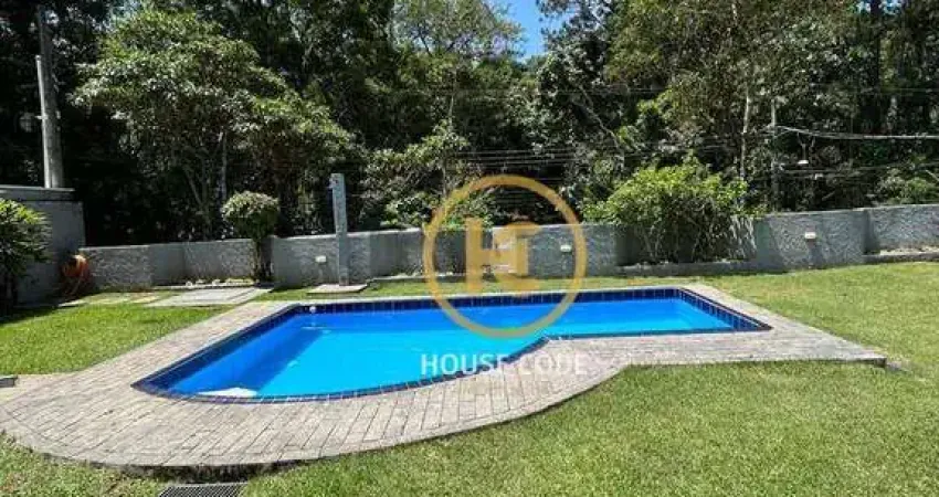 Casa com 5 Quartos(1 Suíte) à venda, 356 m² por R$ 2.300.000 - Condomínio FOREST HILLS - Granja Viana - SP