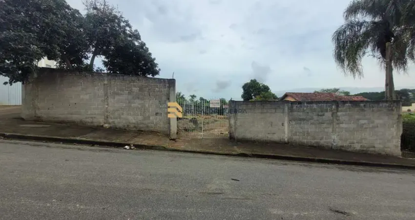 Terreno plano com 1.000m² todo murado no bairro Chacaras Pousada do Vale