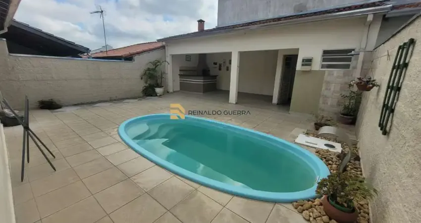 Vende, casa com 2 quartos, sala ampliada, quintal com piscina! Vista Verde