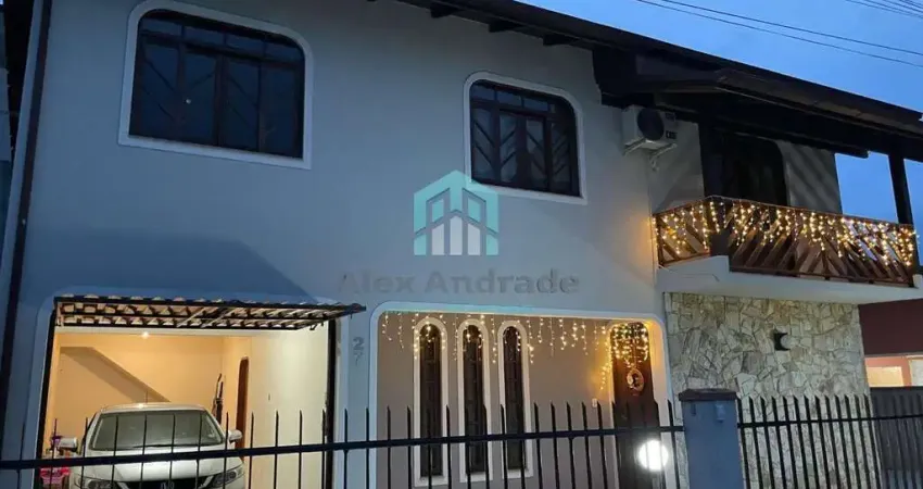 Casa à Venda em Biguaçu, 3 Quartos, 194m², Praia João Rosa