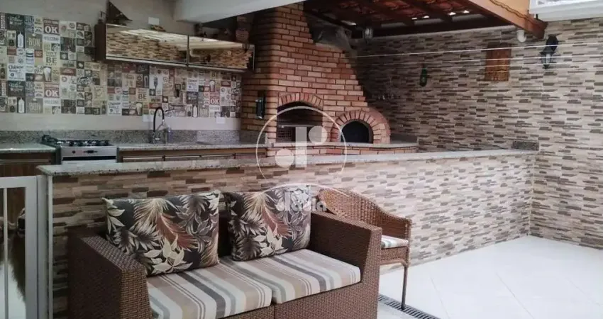 Sobrado Vila Pinheirinho! Impecável com 3 dormitórios, suíte, 4 vagas. Espaço gourmet com churrasqueira e forno