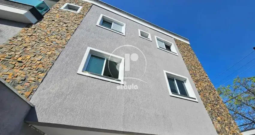 Sobrado à venda em Santo André-SP: 2 quartos, 2 suítes, 1 sala, 2 banheiros e 4 vagas de garagem no Jardim Santo Alberto!