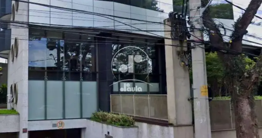 Sala comercial á Venda no Bairro Jardim em Santo André com dois banheiros, pode ser adptada com divisorias em dry wall, ambiente coorporativo.