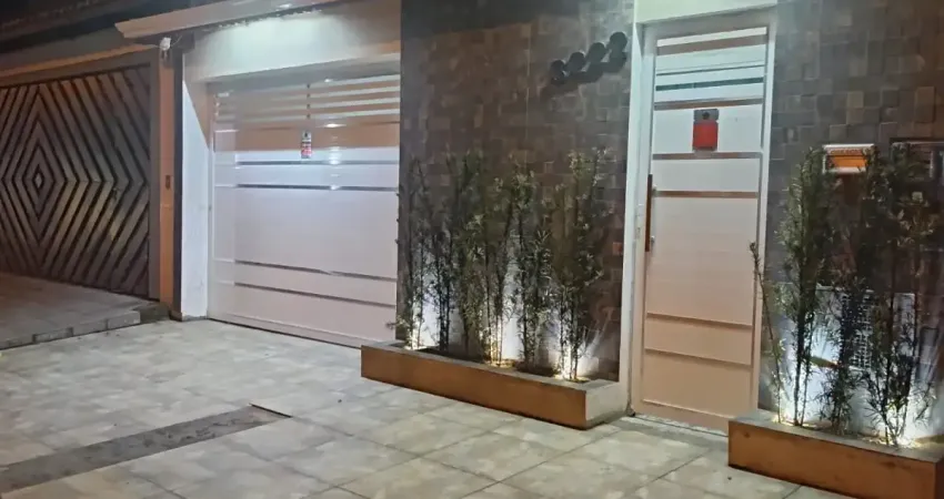 Excelente Casa a venda com piscina, Vila tupi - Praia Grande-Lado Praia