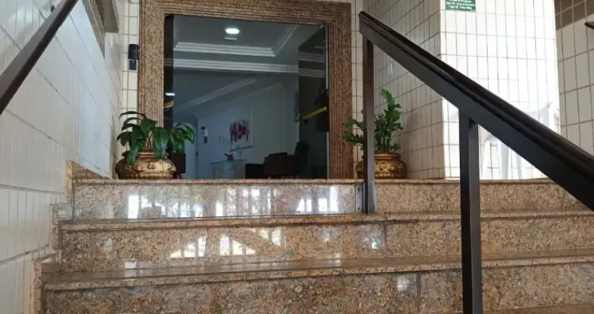 Apto. bairro ocian - praia grande a100 metros da praia proximo a comércios