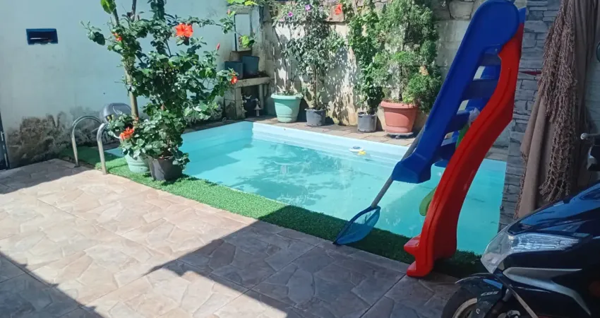 Casa vila tupi -300 meros da  praia -aceita financiamento bancario.